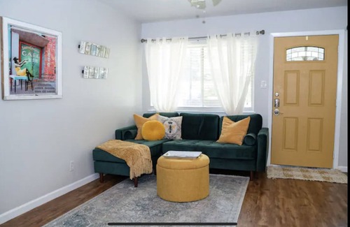 Travis Heights Condo | The Beehive 1BR SoCo Austin condo w/Pool Oasis
