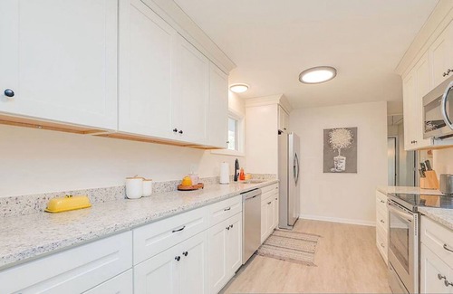 Central Newport News House | The Beehive New 4 Bedroom Listing Next to CNU