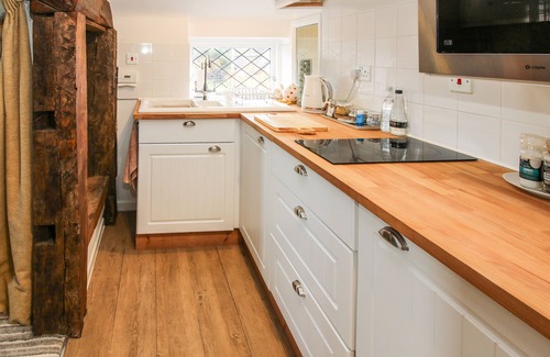 Balterley Cottage | THE BEEHIVE, pet friendly, character holiday cottage in Betley