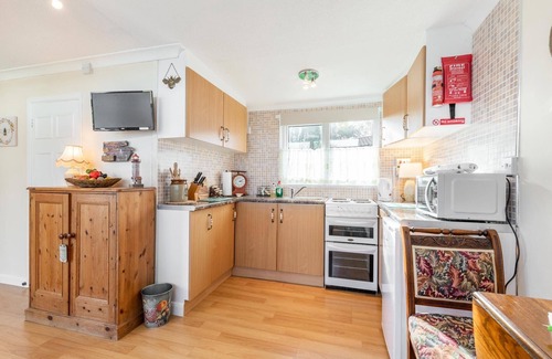 Mundesley Ski Chalet | The Bees Knees,a lovely homely spacious chalet (sleeping)600yds from the beach.