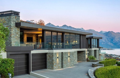 Queenstown City Centre Villa | The Belfast