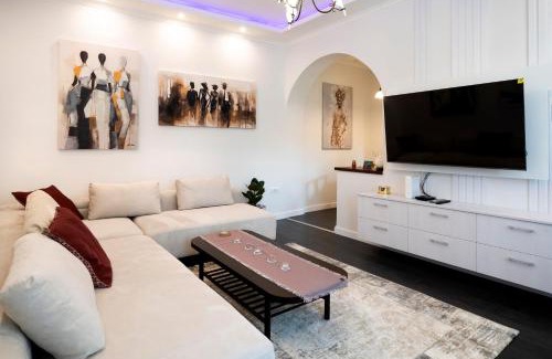 Zemun Apartment | The Belfort Townhomes - Lux Salon