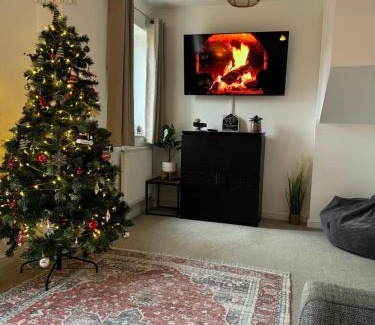 Rushden House | The Belfry 3 Bedrooms 2 Bathrooms Contractors & Family
