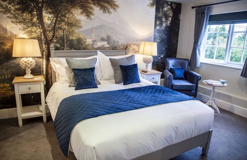 Quedgeley Hotel | The Bell Alderminster