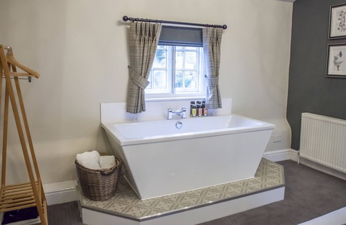 Quedgeley Hotel | The Bell Alderminster