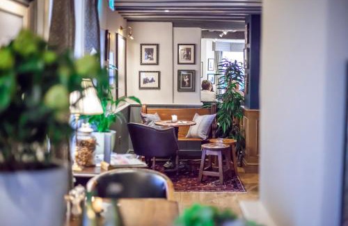 Quedgeley Hotel | The Bell - Brunning and Price