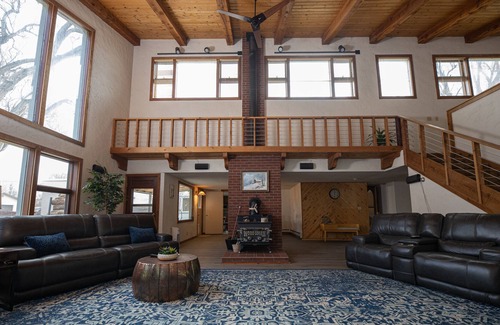 Alamosa House | The Bell House-Large Family Home-Sleeps 8! STR#2879