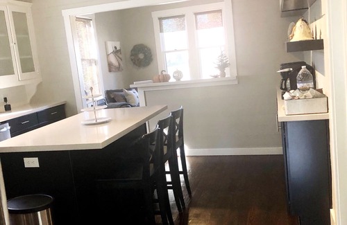 Fredericksburg House | The Bell House | Modernized Bungalow Near Main Street & Hwy 290 Wineries