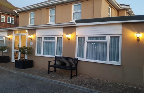 Sandown House | The Bell Lodge