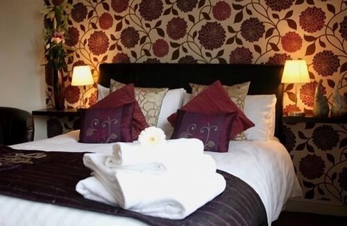 Eckington Bed & Breakfast | The Bell - Restaurant with rooms