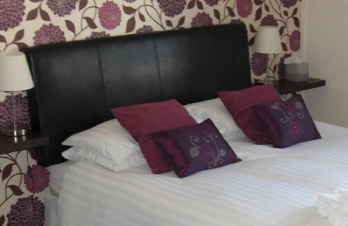 Eckington Bed & Breakfast | The Bell - Restaurant with rooms