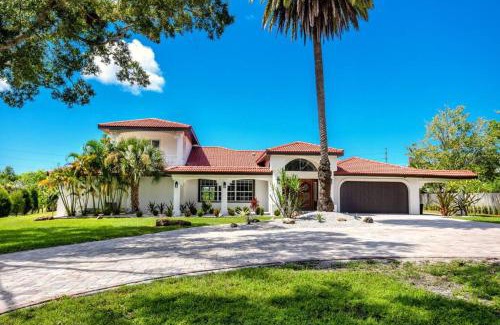 Clearwater Villa | The Belleair Estate - Incredible Waterfront Home with Heated Pool