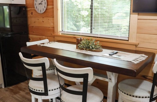 Mingoville Cabin | The Bellefonte Campground presents: Tiny Home| 1 Bedroom with Hot tub