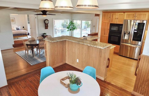Belmont Park House | The Belmont Beach Bungalow Pool & Hot Tub!