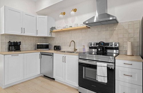 Belleville Apartment | The Belvedere:Front Street Flats