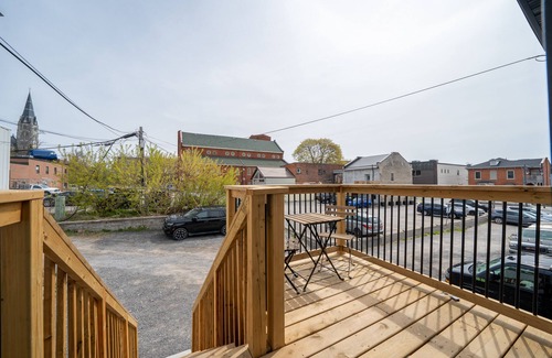 Belleville Apartment | The Belvedere:Front Street Flats