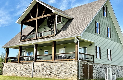 Negreet House | The Bend Waterfront Retreat, Private Boat Launch, Two Docks, Panoramic Views!
