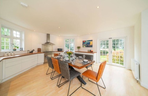 Carnoustie House | The Bensil - Carnoustie Meets The Hamptons!