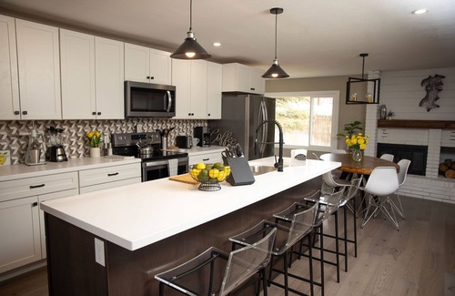 Alamosa House | The Berkeley-Beautiful Modern Home near ASU-Hot Spring Admission Included!