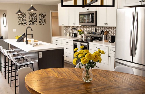 Alamosa House | The Berkeley-Beautiful Modern Home near ASU-Hot Spring Admission Included!