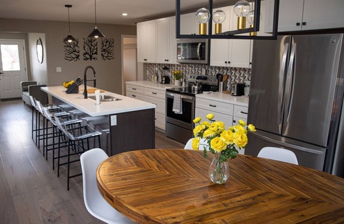 Alamosa House | The Berkeley-Beautiful Modern Home near ASU-Hot Spring Admission Included!