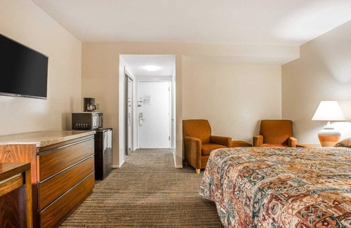 Northwest Anaheim Hotel | The Berry Inn