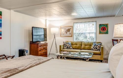 Inglewood House | The Berrywood by Stay Local Nashville