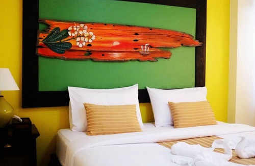 Mae Ram Phueng Hotel | The best 3-star hotel in Bang Saphan located right next to Mae Ram Phueng Beach