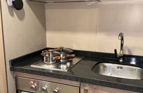 Downtown Santiago Apartment | The best bed. Excellent Wifi, Netflix, Disney. Steps away from Line 1 (metrotrain)