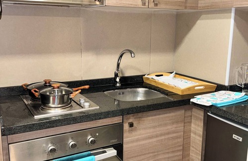 Downtown Santiago Apartment | The best bed. Excellent Wifi, Netflix, Disney. Steps away from Line 1 (metrotrain)
