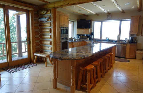 West Yellowstone Cabin | The Best & Coziest Cabin for Big Families/Groups in West Yellowstone!