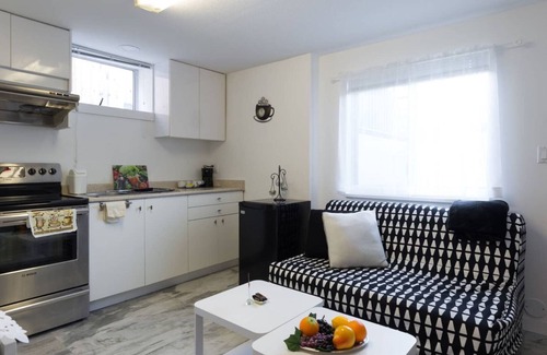 Kensington-Cedar Cottage House | The best cozy apartment in heart of Vancouver