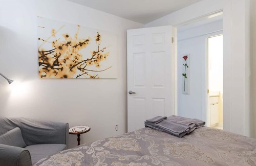 Kensington-Cedar Cottage House | The best cozy apartment in heart of Vancouver