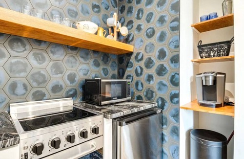 Market East District Apartment | THE BEST Downtown Spot! Free parking,Pet friendly.