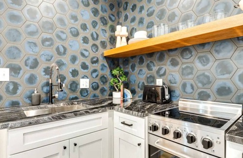 Market East District Apartment | THE BEST Downtown Spot! Free parking,Pet friendly.