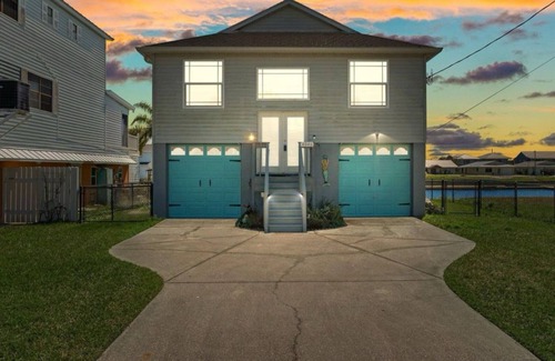 Spring Hill House | The Best Family Getaway! - Kayaks & Game Room Fun! Minutes To Weeki Wachee