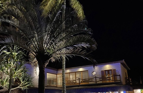 Guaeca House | The best home with the best view of Guaecá - 6 suites, home Standing in the sand.