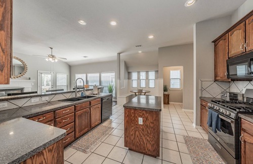 Keller House | The Best in Texas: 3Bed/2Bath w/Spacious Ensuite