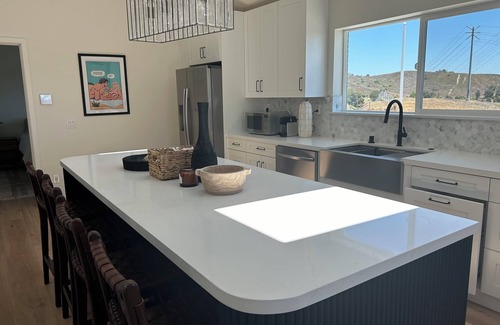 Thousand Oaks Cottage | "The Best" Jacuzzi View Private Luxury Guest Cottage-Better than a Room or Suite