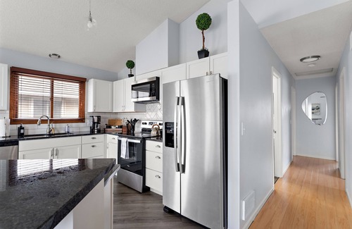 Northeast Minneapolis House | The Best NE Riverfront Dist Home! Large & Mod: 6 BDR & close to all Minneapolis