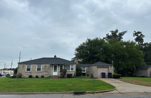 Wooded Estates House | The Best Notre Dame Football House. Cozy Bungalow Steps Away from Notre Dame