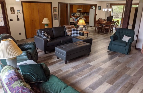 Silver Lake House | The Best of Both Worlds – 3 bedroom house with Lake Access Without the Crowds