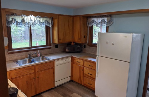 Silver Lake House | The Best of Both Worlds – 3 bedroom house with Lake Access Without the Crowds