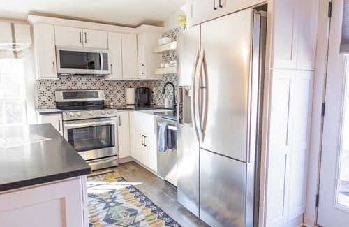 Franklin Apartment | The best of Franklin! Beautiful listing on private acreage & minutes to downtown