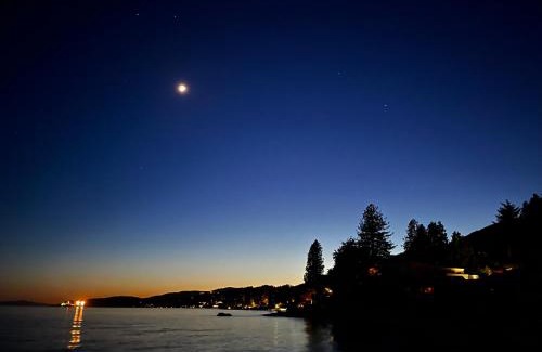 Dundarave House | The best place to ski and see the sea in West Van