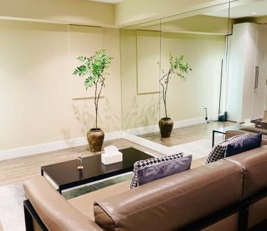 Dundarave House | The best place to ski and see the sea in West Van