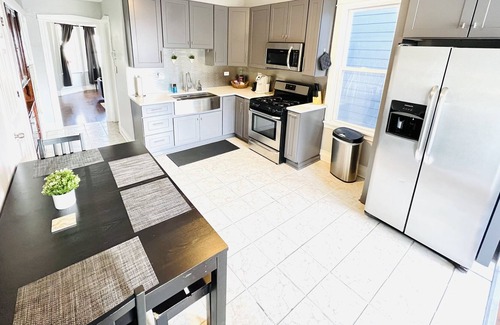 Avondale Apartment | The best place to stay for commuting in Chicago!