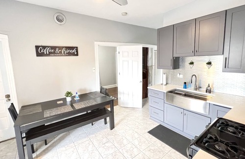 Avondale Apartment | The best place to stay for commuting in Chicago!
