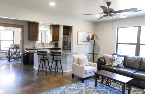 McLennan County House | The Bethany Lodge - Quaint home in the country