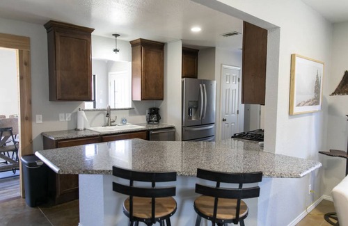 McLennan County House | The Bethany Lodge - Quaint home in the country
